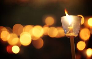 San Gavino, fiaccolata dei commercianti contro il caro bollette