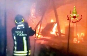 Selargius, incendio divampa nella notte | Ferito un uomo
