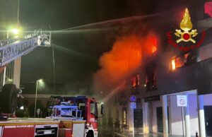 Cagliari, rogo nella notte in via Mameli | A fuoco uno studio medico