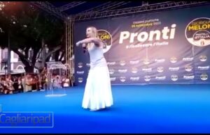 Pienone per Giorgia Meloni a Cagliari | Non sono mancate le contestazioni