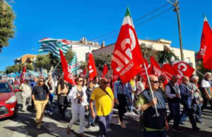 Nuoro, cittadini e sindaci in corteo: “La sanità del territorio è in agonia”