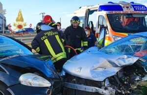 San Sperate, scontro frontale tra auto | Conducenti in ospedale in codice rosso