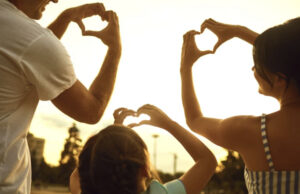 La felicità è “una somma di piccole cose”, dice la  Ketchum Research and Analytics