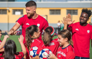 Calcio, Altare e Luvumbo a sorpresa dalle atlete rossoblù