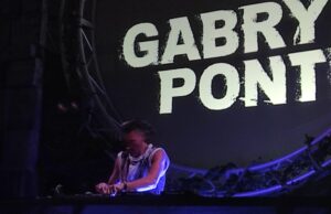 Gabry Ponte, che spettacolo | Il dj torinese fa saltare tutti a Santa Greca