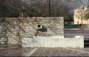 “Nessuno scempio, fontana costruita male”: il sindaco replica a Corona