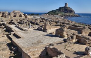 Straordinaria scoperta a Nora: ritrovata rara statuetta di babbuino