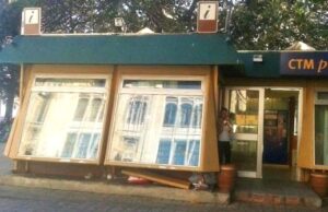 Infopoint piazza Matteotti, giusto tenerlo? | Il sondaggio su Facebook