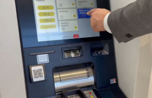 Preleva 5 mila euro dal conto di una anziana, badante denunciata