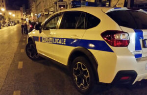 Botte da orbi in piazza a Sassari, ferito in volto un anziano