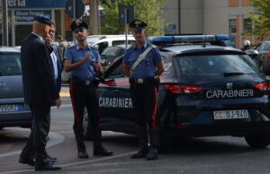 Beve troppo e finisce fuori strada: 54enne denunciato per guida in stato d’ebbrezza