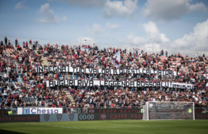 “Insegna i tuoi valori a questi calciatori”, gli Sconvolts omaggiano Riva