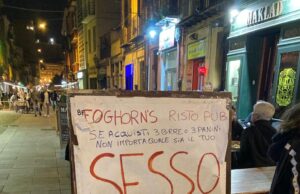 Sesso gratis nel Corso? Ma è soltanto la pubblicità di un pub