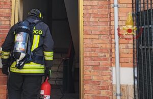 Cagliari, incendio nella cucina di una palazzina: illesa una donna