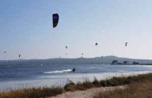 Accusa un malore mentre fa kitesurf: perde la vita un 46enne