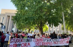Sicurezza nelle scuole, studenti in piazza a Cagliari