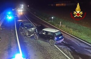 Scontro frontale tra due auto sulla 387: ci sono tre feriti gravi