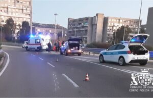 Perde il controllo della moto e cade: ferito un ragazzo di 19 anni