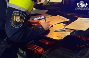 Ubriaco, cade in moto e se la prende con la polizia: cagliaritano denunciato