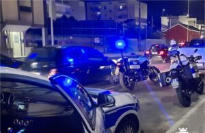 Completamente ubriaco sbatte contro due auto: patente ritirata a Pirri