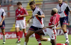 Il Cagliari ricorda O’Neill: “Ci hai fatto innamorare”