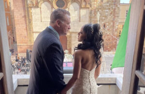 Iglesias, fine d’anno con le nozze: si è sposato l’attore Daniel Baldwin