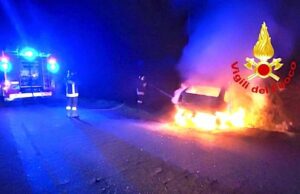 Notte di paura nell’Oristanese: auto va a fuoco e un’altra fuori strada