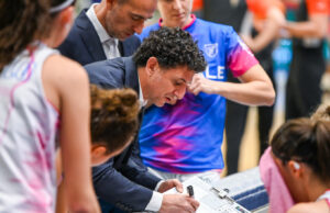 Schio è schiacciasassi, la Dinamo regge un tempo e poi crolla