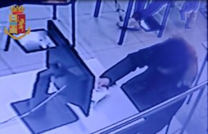 Cagliari, “truccano” esame della patente con microcamere