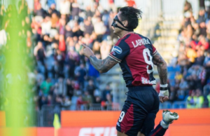 Il Cagliari chiude il 2022 col sorriso: successo 2-0 sul Cosenza