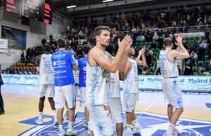 Arbitraggio scandaloso a Venezia: Sassari sconfitta, Bucchi furibondo