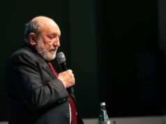 Galimberti: “La Terra si salverà? Falso, l’uomo è destinato ad estinguersi”