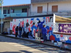 A San Gavino la muralista Carol Rollo in difesa delle donne
