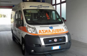 Cagliari, fa passare un pedone e viene tamponato: incidente in viale Poetto Crolla un solaio a Settimo San Pietro: operaio in codice rosso