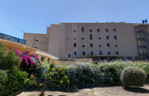 Carbonia, investito mentre attraversava: morto nella notte in ospedale