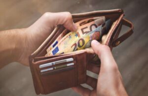 Cagliari, perdono 250 euro a Natale: un giovane papà riconsegna tutto