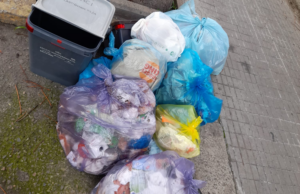 Cagliari, via Castiglione è una “discarica a cielo aperto”