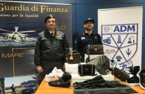 Scarpe e borse “griffate”, sequestri all’aeroporto di Cagliari