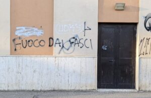 Cagliari, spunta scritta di matrice fascista in via Sassari