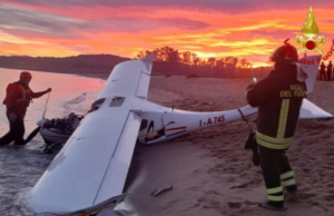 Tortolì, velivolo cade in acqua dopo il decollo: ci sono due feriti