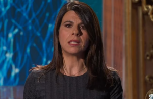 “Non chiamateci guerrieri”: il monologo di Geppi Cucciari sul cancro