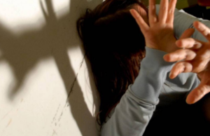 Aggredita dal marito, manda sms col numero 1522: salvata dai carabinieri