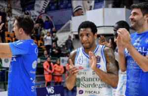 Straripante Dinamo a Reggio Emilia: Sassari vince per 99-74