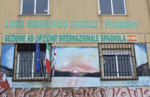 Freddo e allagamenti: gli studenti del Liceo Pitagora in sciopero