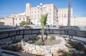 Cagliari, il Comune abbellisce il Bastione con nuove piante