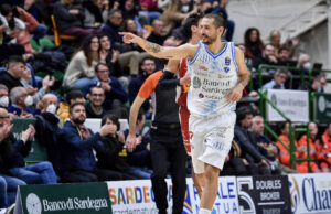 Una Dinamo a tutta birra: Sassari strapazza Pesaro 110-74