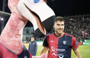 Cagliari, la coppia che non ti aspetti: Altare e la mascotte Pully