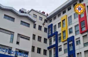 La Befana arriva in teleferica per i bimbi del Microcitemico