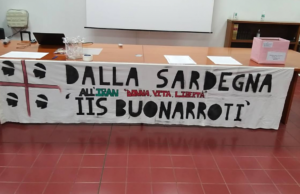 Guspini, studenti si tagliano ciocca di capelli per solidarietà