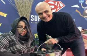 Cagliari, la Befana arriva in mongolfiera in piazza San Michele